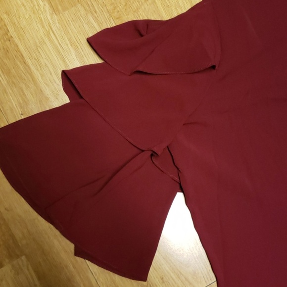 NWT Umgee flowy ruffled sleeve cold shoulder dress - Picture 2 of 3